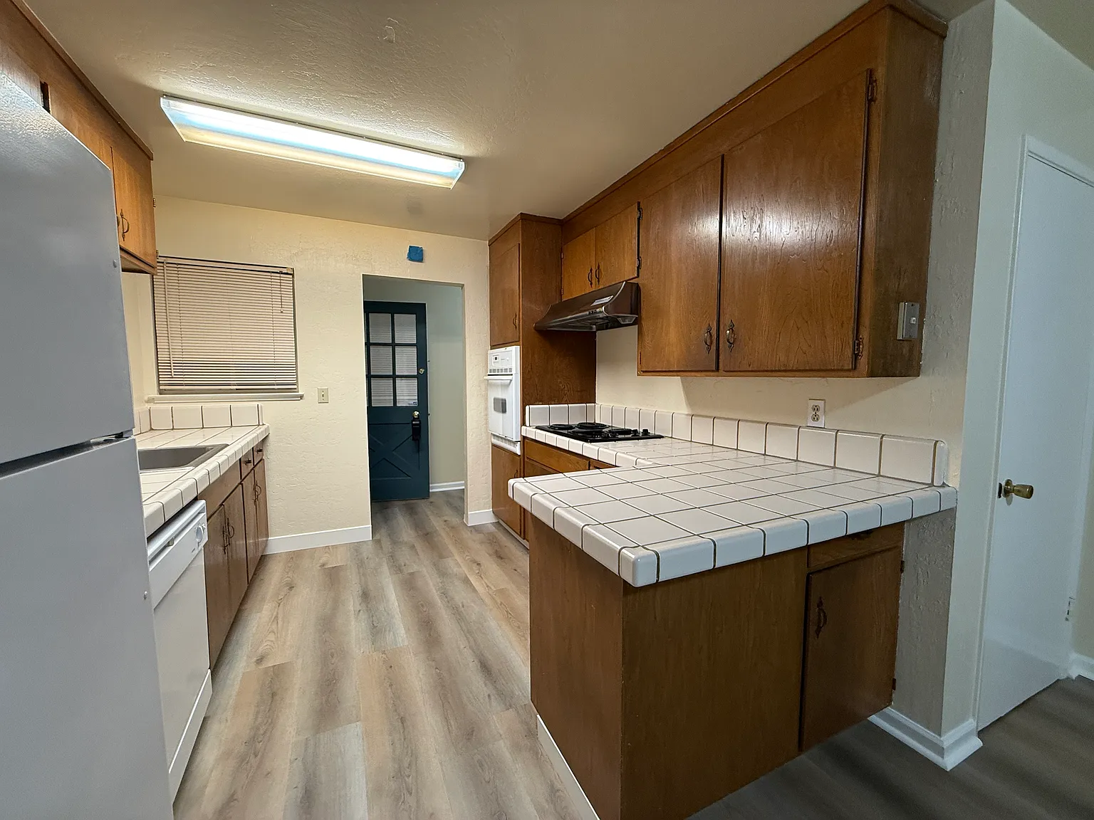 3 bed, 1287 sqft, $4,995 — Photo 4