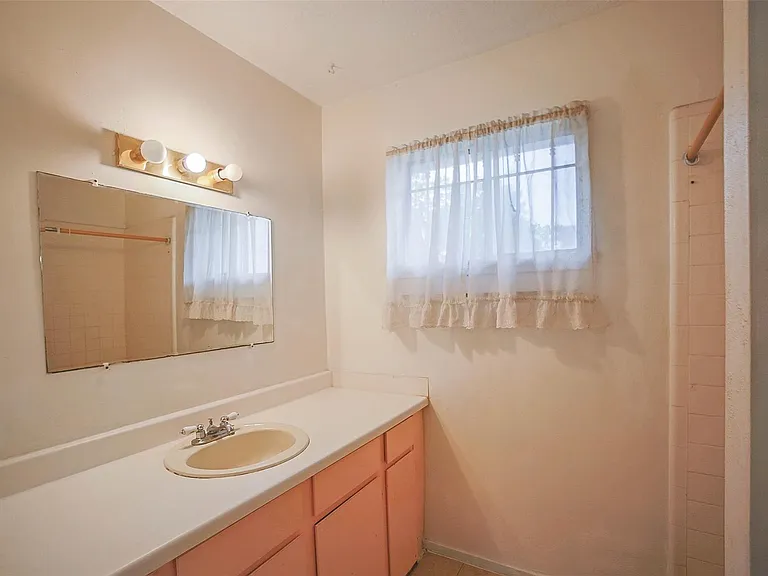 7010 Captain Dr — Photo 20