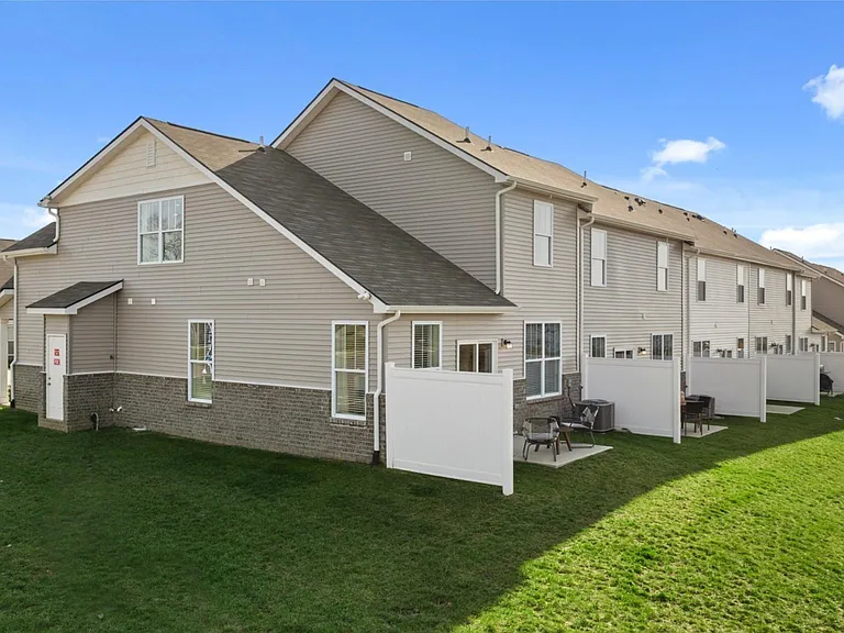 683 Birdie Dr — Photo 3
