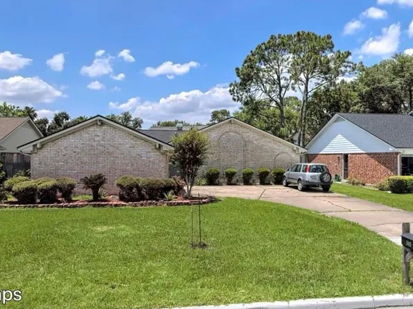 1846 Westwood Dr, Stafford, TX 77477
