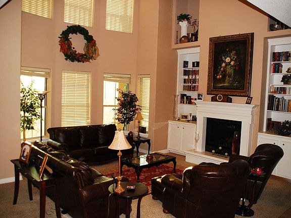 Spacious Library/Formal