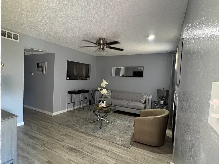 3841 Evergreen St — Photo 2