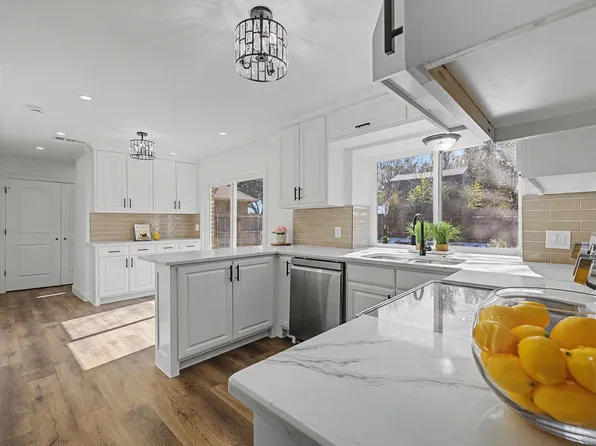 5956 Hilltop Dr, Watauga, TX 76148