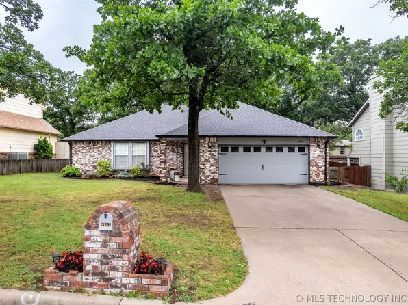 6902 Silver Oak Dr, Tulsa, OK 74107