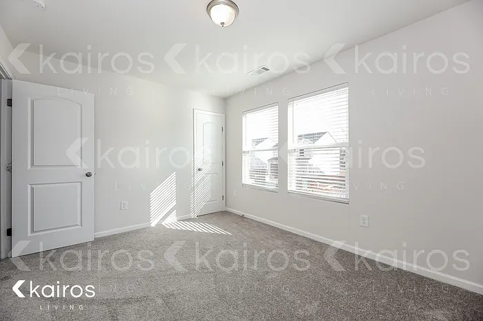 814 Vistamount Path — Photo 10