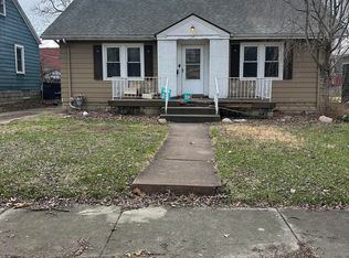 17 West Dr, Decatur, IL 62526