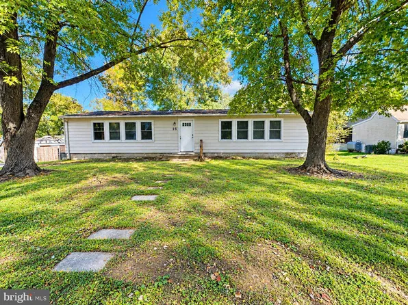 16 Mowery Rd #16A, New Castle, DE 19720