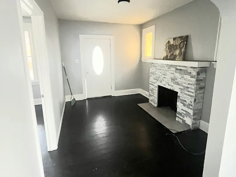 3917 King Pl — Photo 2