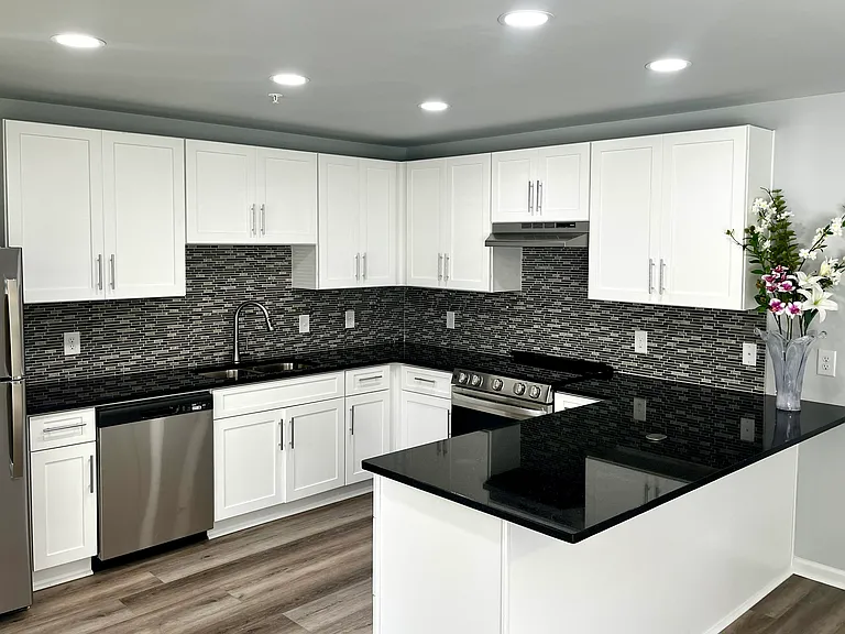Somerset Apartments — Photo 3