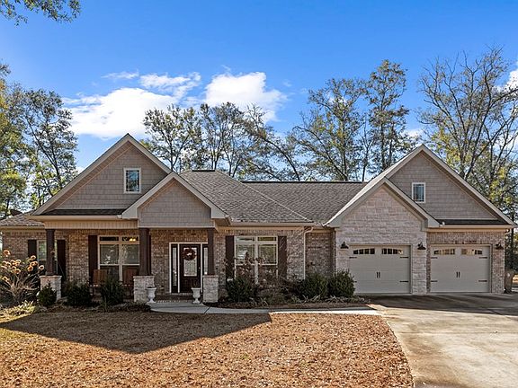 3rd image of 2700 Peachtree Dr