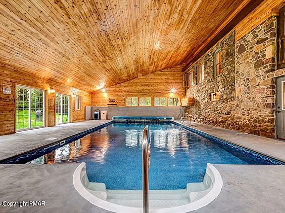 3rd image of 614 Lavender Ln