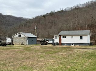 208 Corinne Btm, Corinne, WV 25826