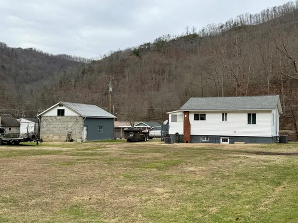 208 Corinne Btm, Corinne, WV 25826