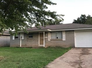 844 NW 8th St, Moore, OK 73160