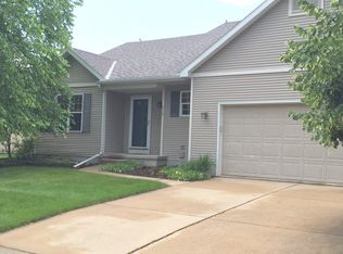 252 Valley Ridge Dr, Sun Prairie, WI 53590