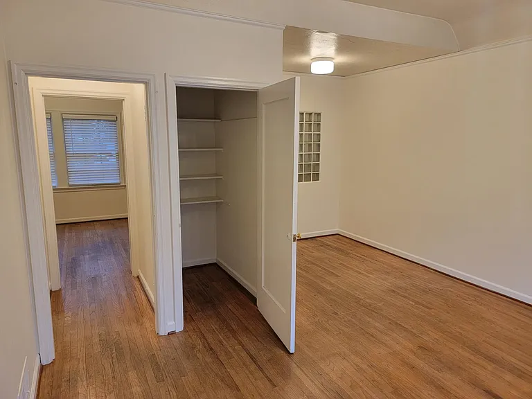 4325 NE Halsey St #9 — Photo 5