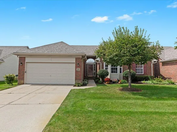 384 Woodhaven Dr, Walled Lake, MI 48390