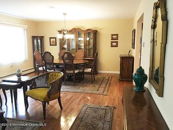 4th image of 16 Chateux Ln