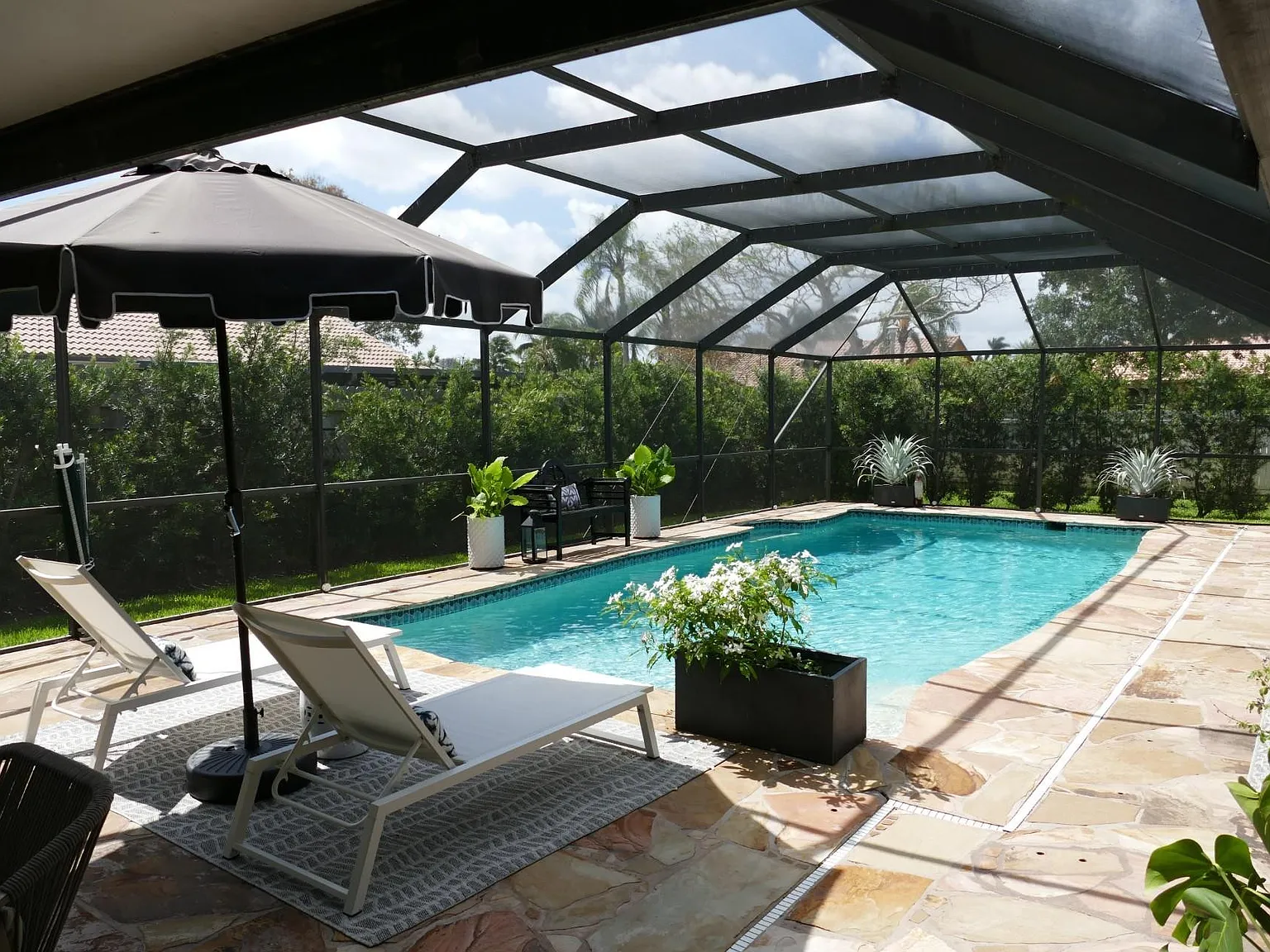 4 bed, 2.0 bath, 2432 sqft, $4,650 — Photo 3