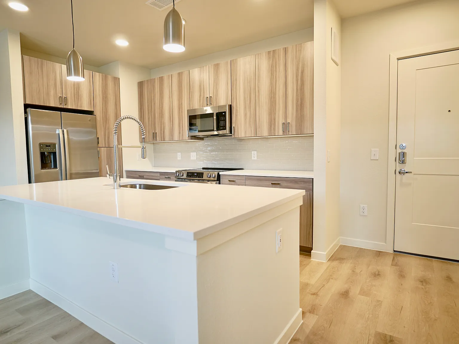 2 bed, 1200 sqft, $1,725 — Photo 3