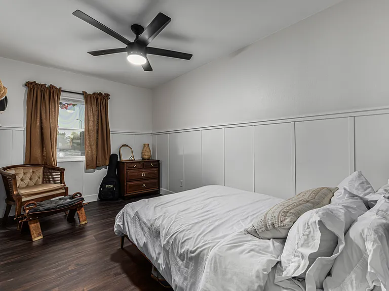 2200 N Los Altos Dr — Photo 24