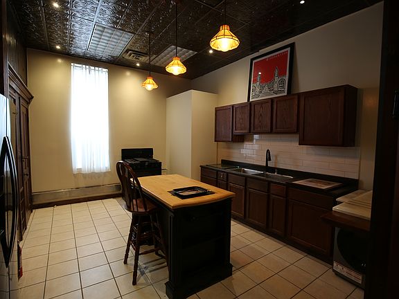 5th image of 123 N Sale St #1