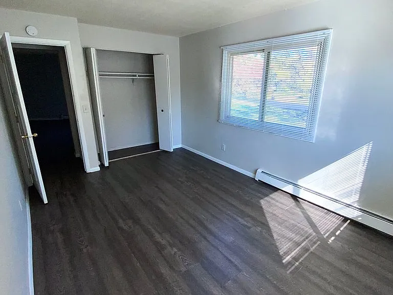 4601 Independence Ave N — Photo 6