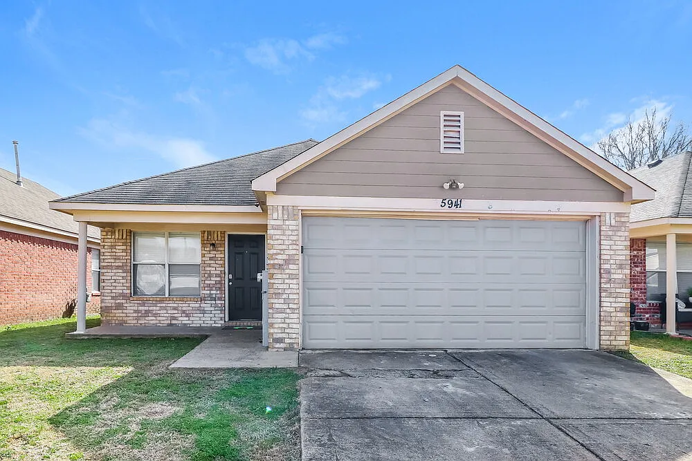 4 bed, 2.0 bath, 1483 sqft, $1,660 — Photo 1