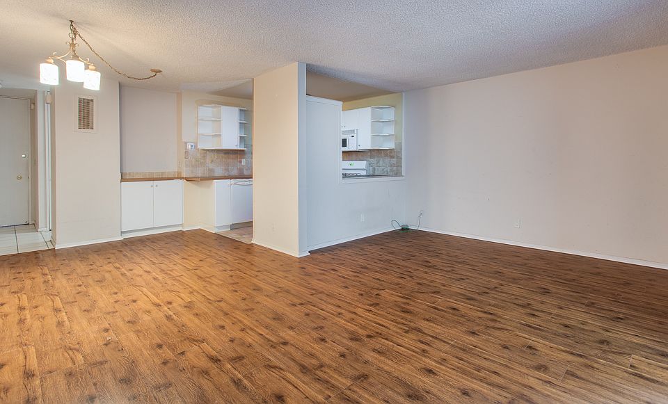 1st image of 5901 Canterbury Dr Unit 4