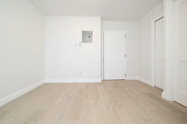 Rented by REAL New York | media 23