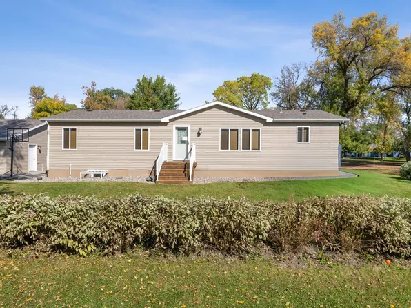 102 3rd St, Christine, ND 58015