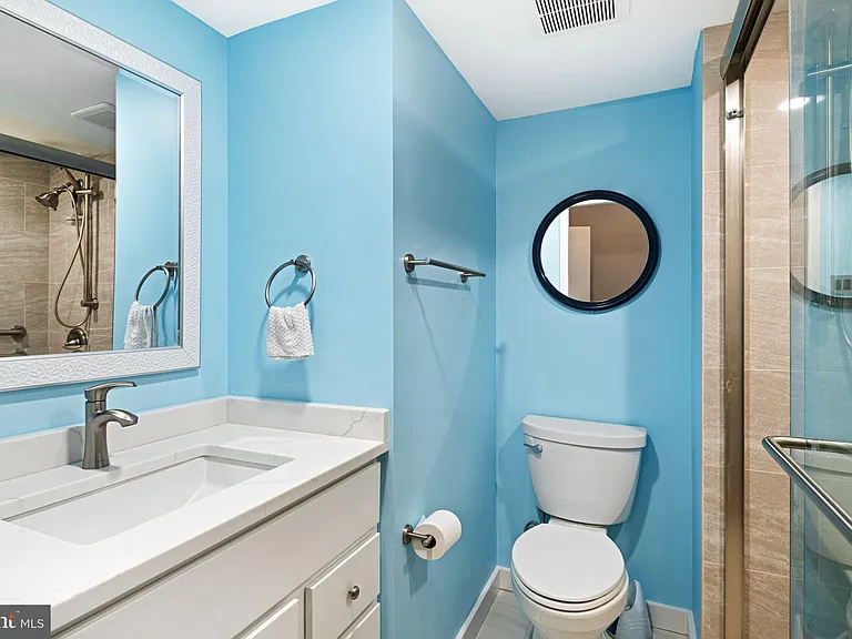 604 S Washington Sq #36-2106 — Photo 12