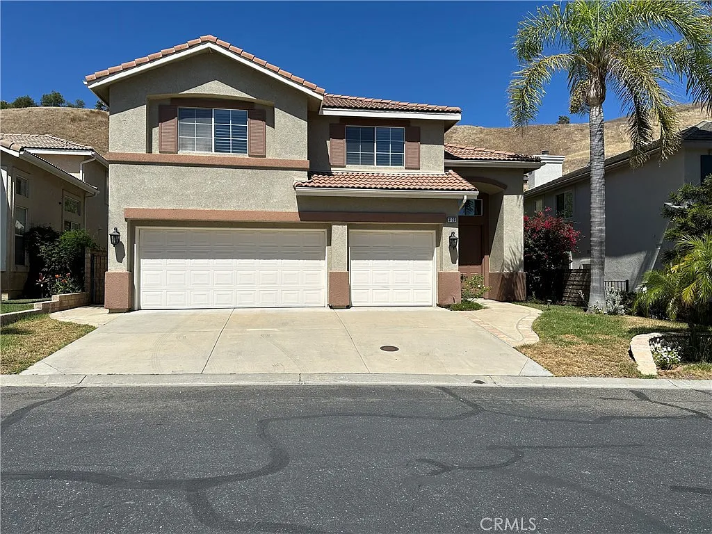 3 bed, 2.5 bath, 2370 sqft, $4,500 — Photo 3