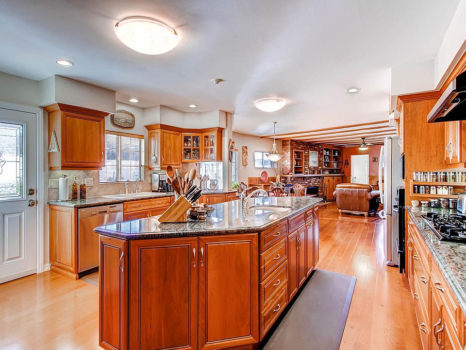 1st image of 584 Corte Helena Ave