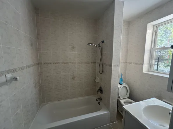 2413 Walton Avenue image 4 of 4