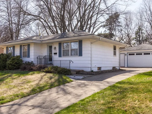 2808 78th St, Urbandale, IA 50322