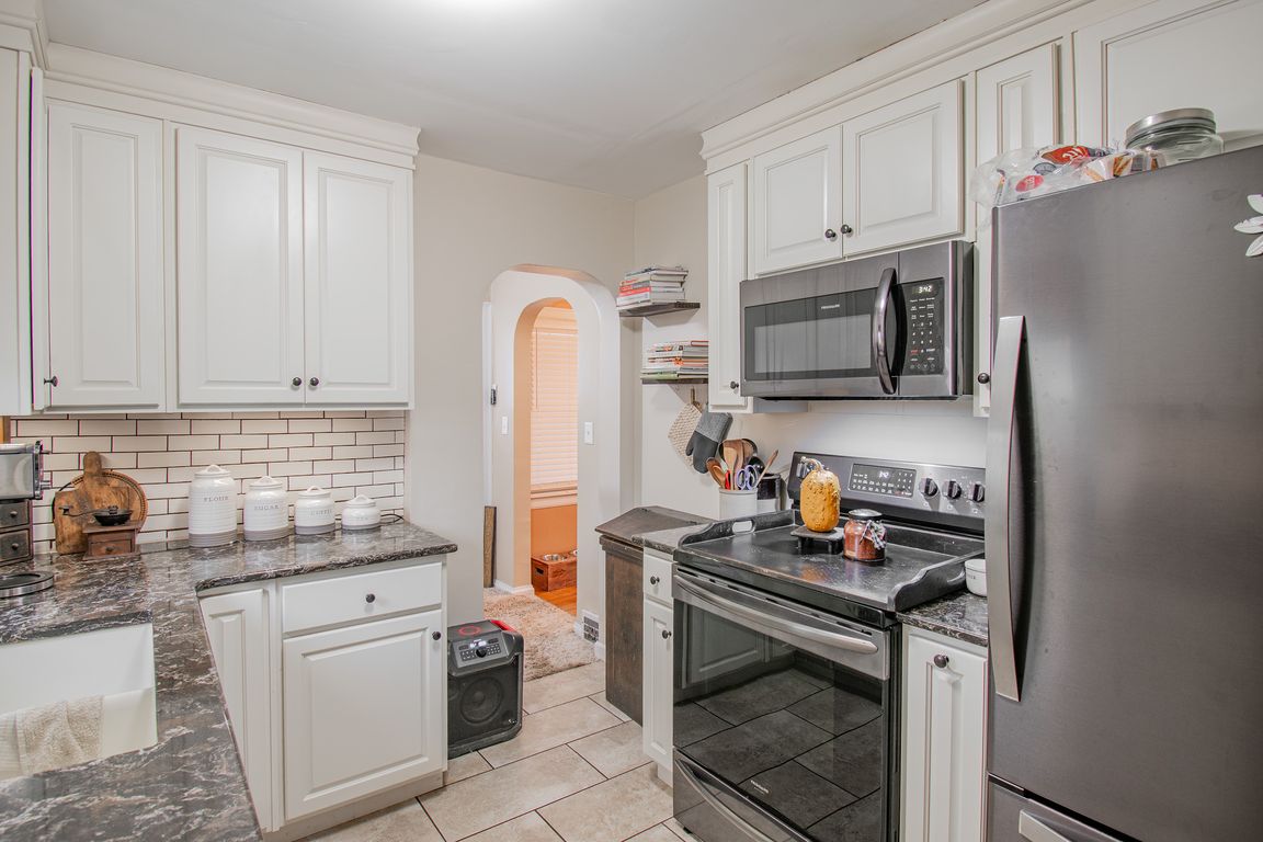 next background image