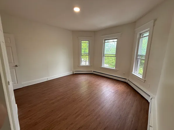 275 Franklin Ave APT 2S, Hartford, CT 06114