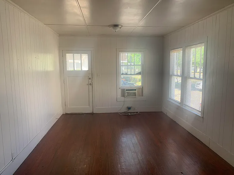 207 Jackson St — Photo 2