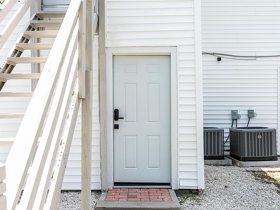 5th image of 8136 Albatross Rd