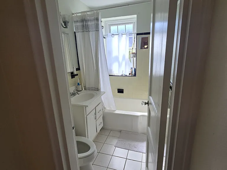 31 1/2 Englewood Ave #3 — Photo 8