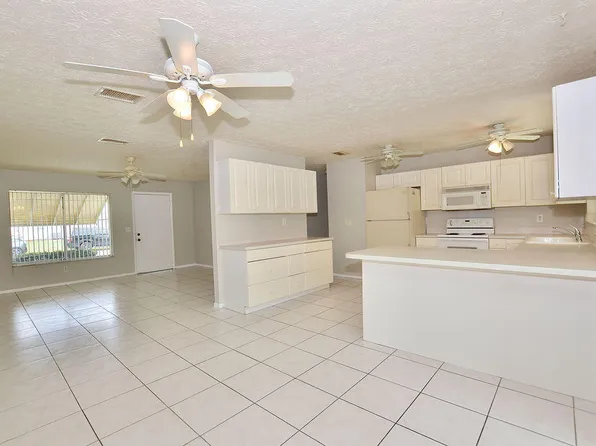 2013 SE Triumph Road, Port St Lucie, FL 34952
