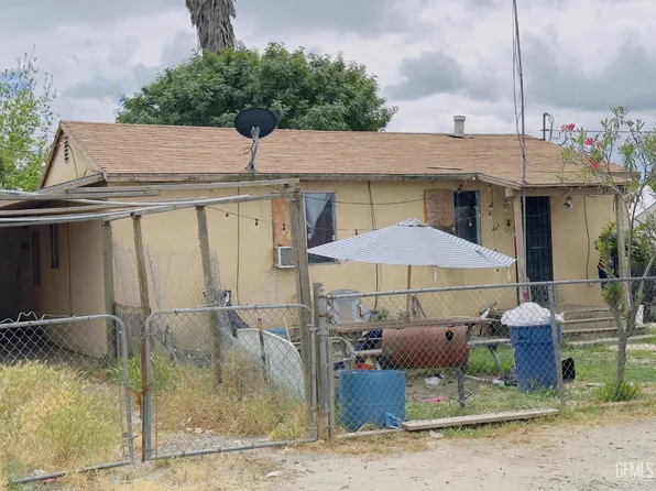 725 School Ave, Earlimart, CA 93219