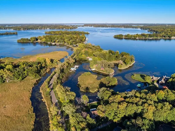 4720 Lagoon Dr, Mound, MN 55364