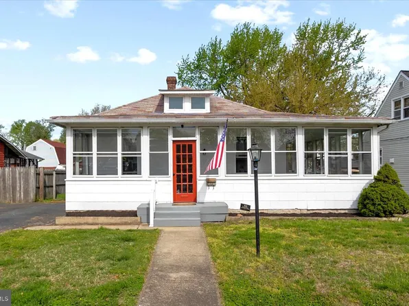 222 Wanda Rd, Pasadena, MD 21122
