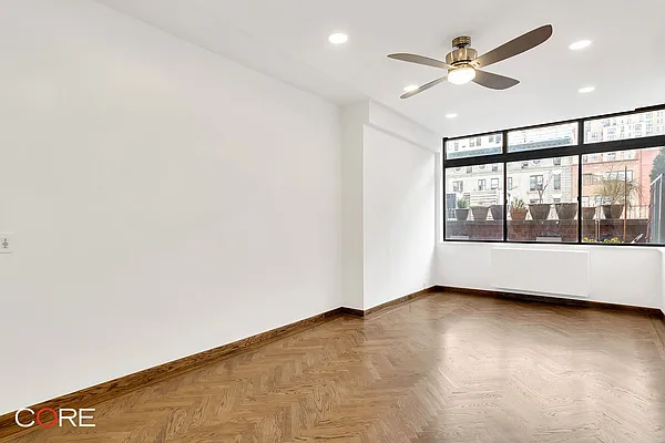 Rented by CORE | media 5
