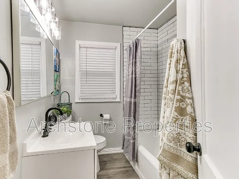 2617 NW 37th St — Photo 12