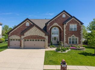 1000 Castleview Ct, Saint Charles, MO 63304
