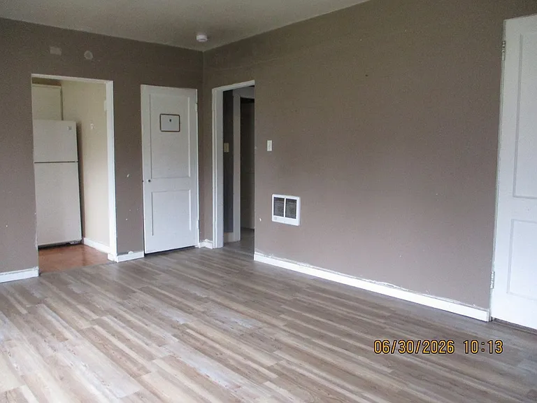 301 W 3rd St — Photo 3