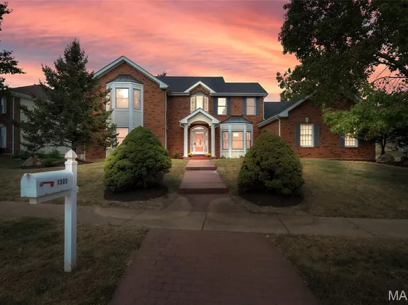 1303 Topsider Ct, Florissant, MO 63034